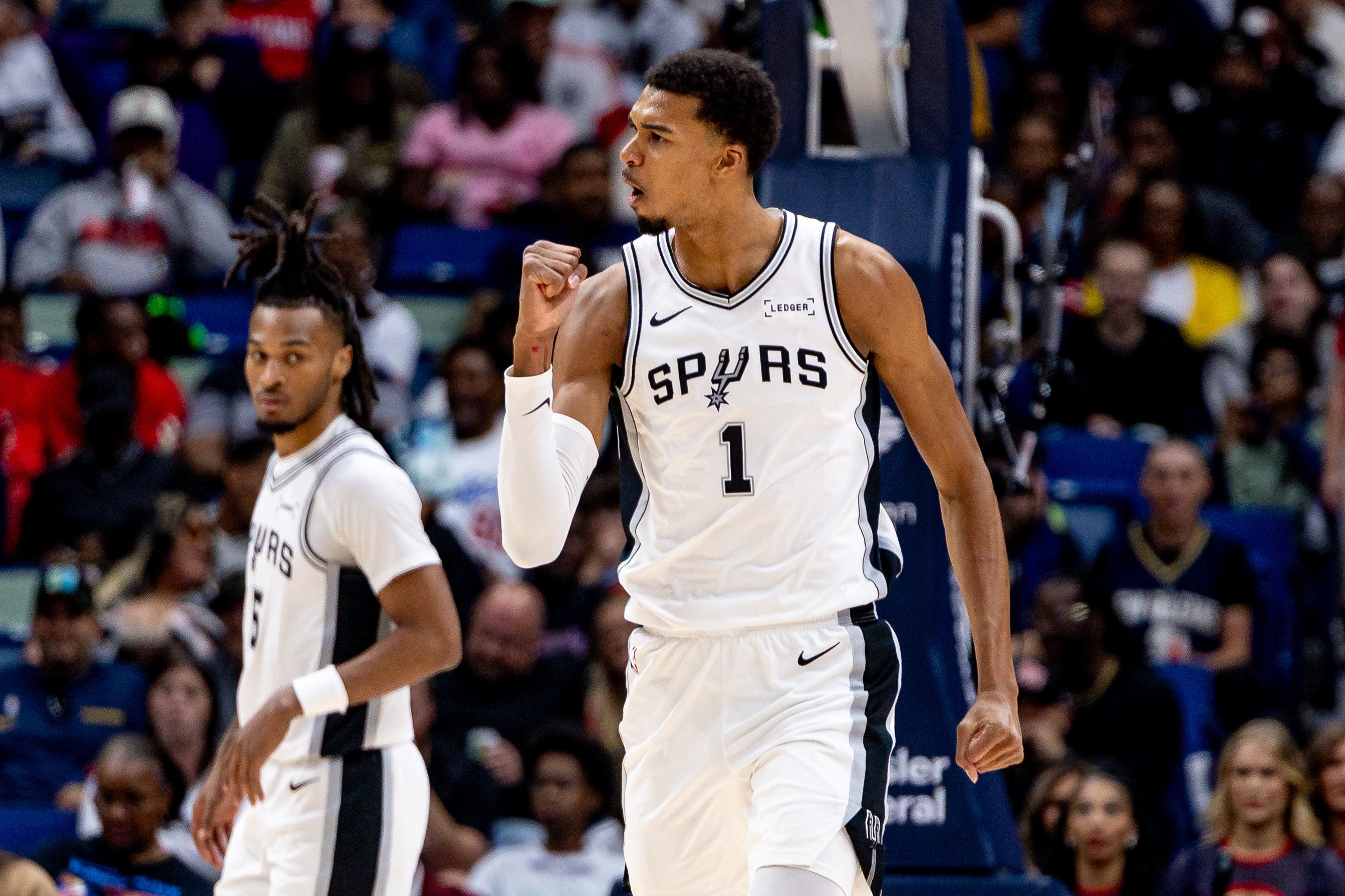 kaiyun官网-马刺今日迎战雄鹿 马刺首发：文班&amp;福克斯&amp;卡斯尔&amp;巴恩斯&amp;尚帕尼