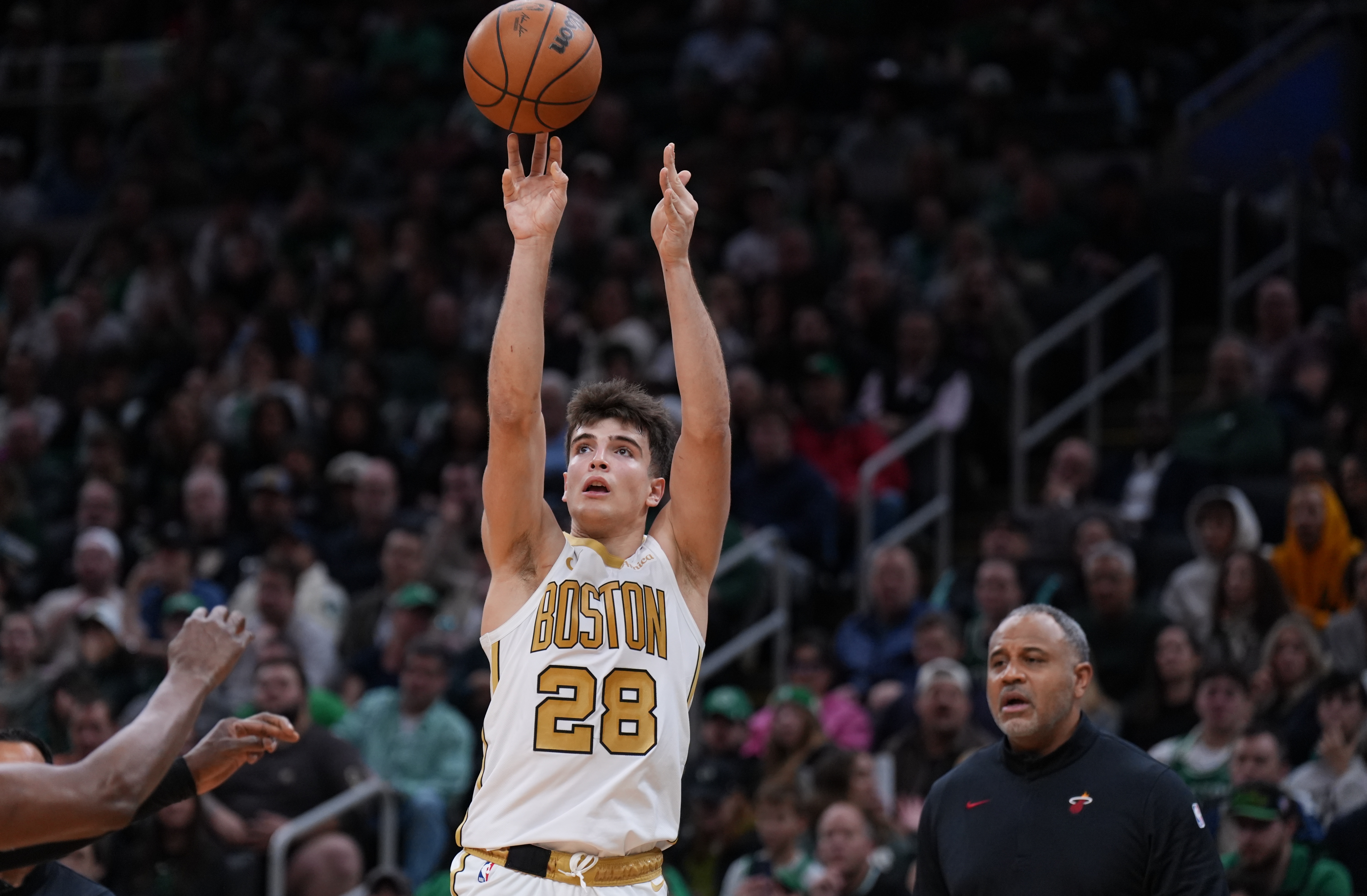 开云体育官网-马祖拉谈28号秀冈萨雷斯：他打球很拼 防守直觉稍微领先一步