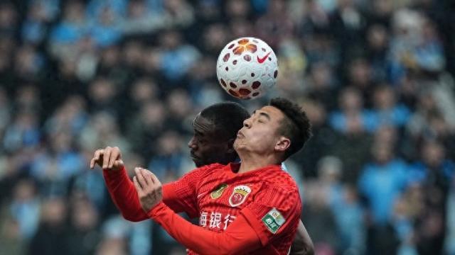 kaiyun-观察：没有利刃时盾牌也是进攻利器，海港依靠“定位导弹”赢下保级大战有启示